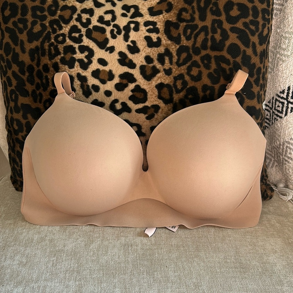 Victoria’s Secret incredible padded no wire bra